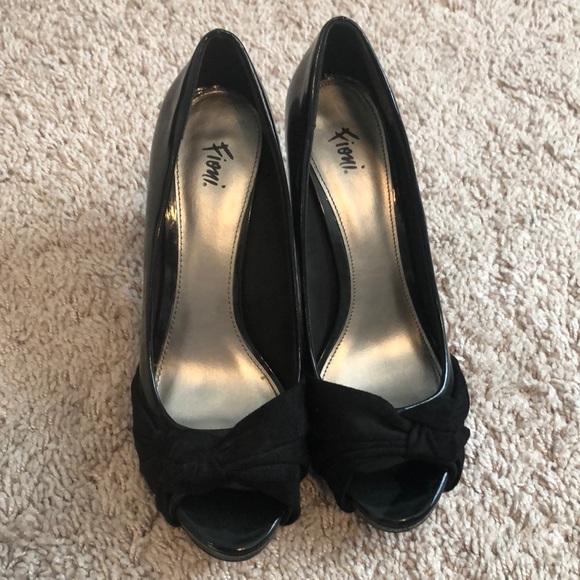 FIONI Clothing Shoes - Black open toe heels